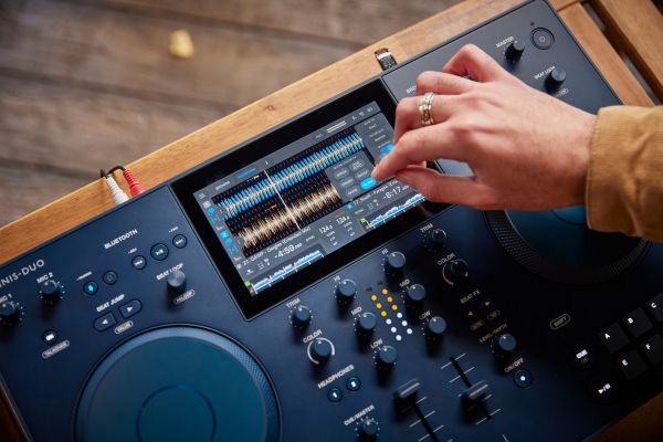 AlphaTheta OMNIS-DUO | Portable Wireless DJ System | DJ Superstore