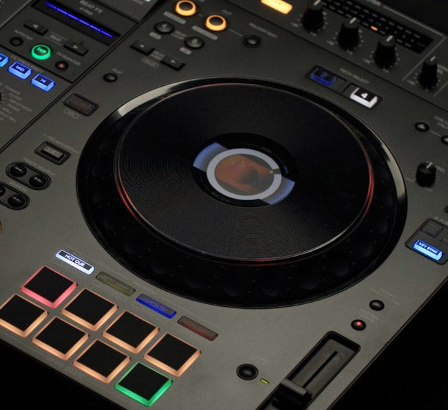 alphatheta xdj az jog wheels close up for accurate mixing and control